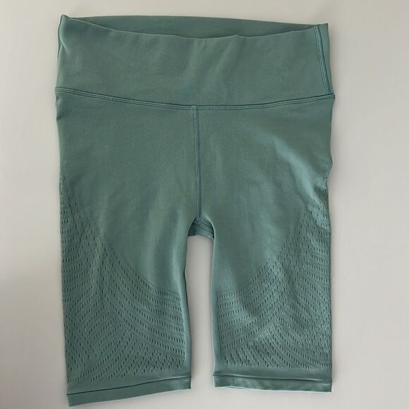 Lululemon Reveal HR Short in Digital Rain Size 10 - Picture 4 of 10